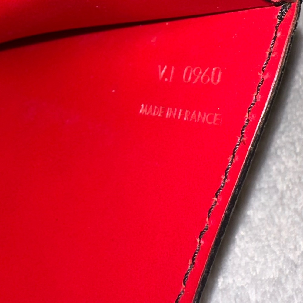 Authentic Louis Vuitton Epi Friedland Shoulder bag - Picture 9 of 16
